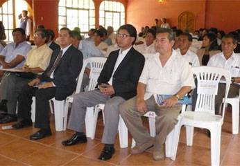 vicente Vicente Sánchez, secretario general regional de “Confianza Perú”, entre los asistentes al evento.