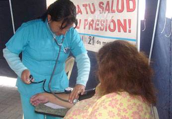 Medida de presión arterial.