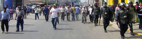 marcha-a-contra-alza-emapa Pobladores afectados por los cobros del agua, marcharon hacia las instalaciones EMAPA y luego al municipio de Huaral.