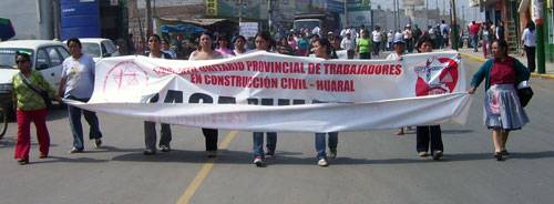 marcha-a-contra-alza-emapa1 Los pobladores mostraron su indignación.