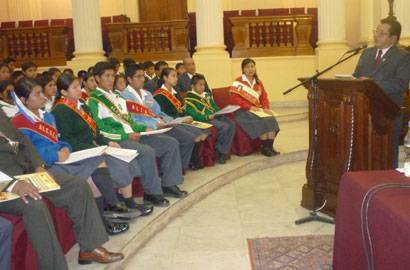 congreso-de-alcalde-huaral Dr. Fermín Ortiz Vizarreta inaugurando clausura del “I Congreso de Alcaldes y Regidores de Huaral”; en el hemiciclo Raúl Porras Barrenechea del Congreso de la República- Lima.
