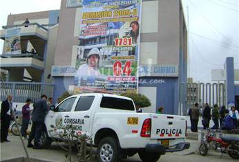 UNJFSC Policía de Huacho en la universidad.