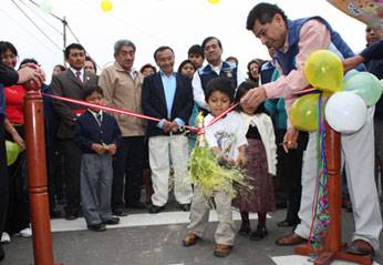 Inaugurando  calle La Libertad.