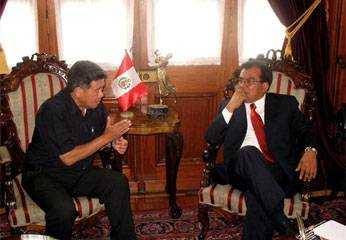 El Presidente Regional, Nelson Chui y el Presidente del Congreso  Javier Velásquez.
