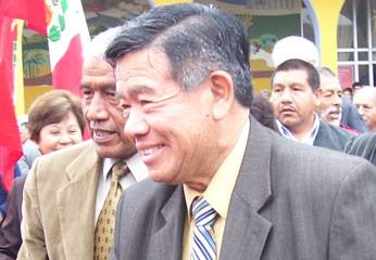 alcalde de Huaral Jaime Uribe y el Presidente regional Nelson Chui.