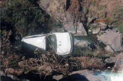 El vehículo cayó en un abismo de  100 metros aproximadamente. Foto archivo.