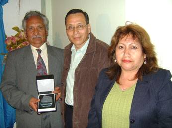 Periodista Federado Alejandro Maguiño, Francisco Nieves junto a su esposa Nancy gerente de  Radio Amistad Foto: Carlos Olivares/Huaralenlinea