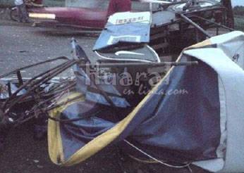 Mototaxi quedó destrozado luego del accidente de tránsito. 