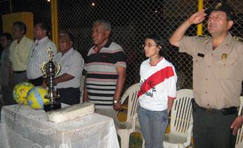 Alcalde Jaime Uribe y regidores en entrega de Loza deportiva.